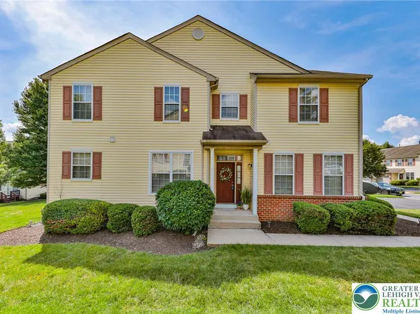 8100 Cross Creek Cir, Breinigsville, PA 18031