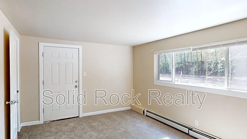 2 bed, 1.0 bath, 920 sqft, $825 — Photo 3