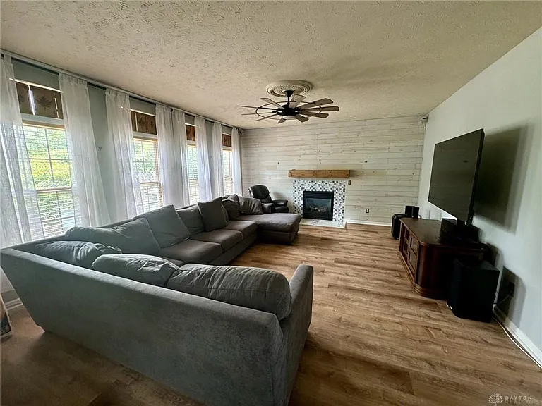 3547 Queen Victoria Ct — Photo 10
