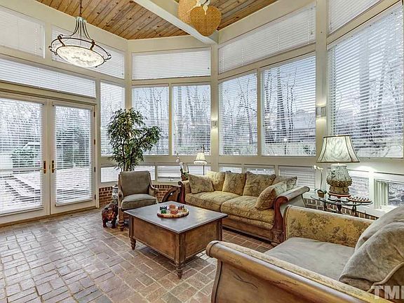4th image of 406 Lakeshore Ln