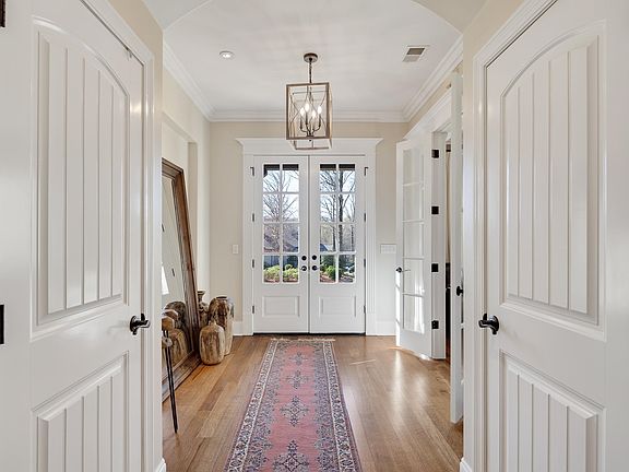 3rd image of 9912 Rue Bienville Pl