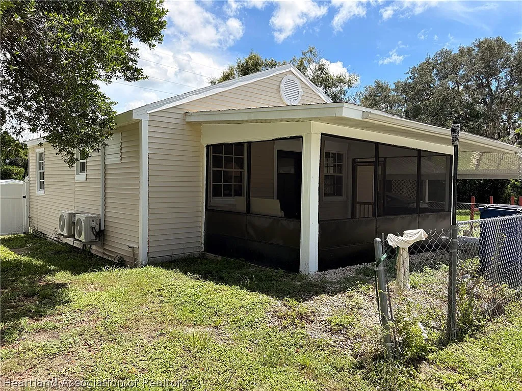 2 bed, 1.0 bath, 1073 sqft, $1,500 — Photo 2