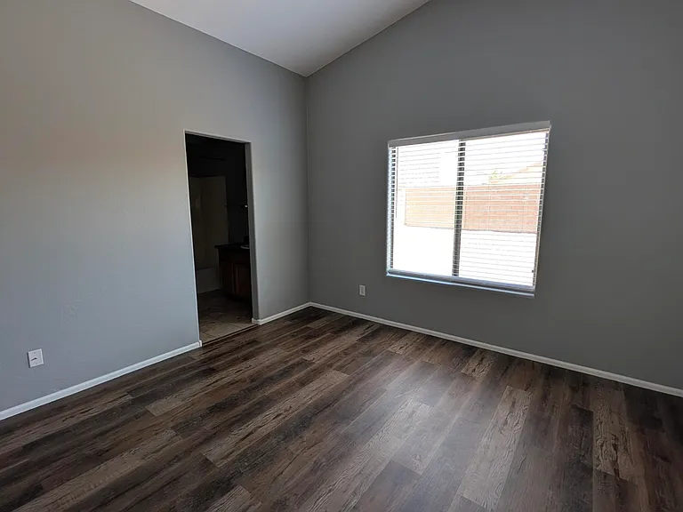 1377 E Pryor Rd — Photo 8