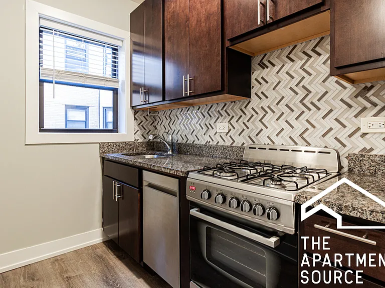 429 W Belden Ave #A104 — Photo 2