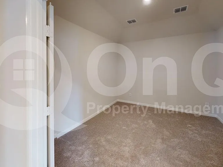 1840 Rosedale Ave — Photo 9