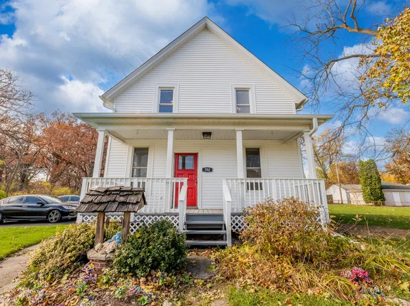702 E Side Dr, Geneva, IL 60134