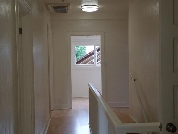 4th image of 125 Willow Ave APT B