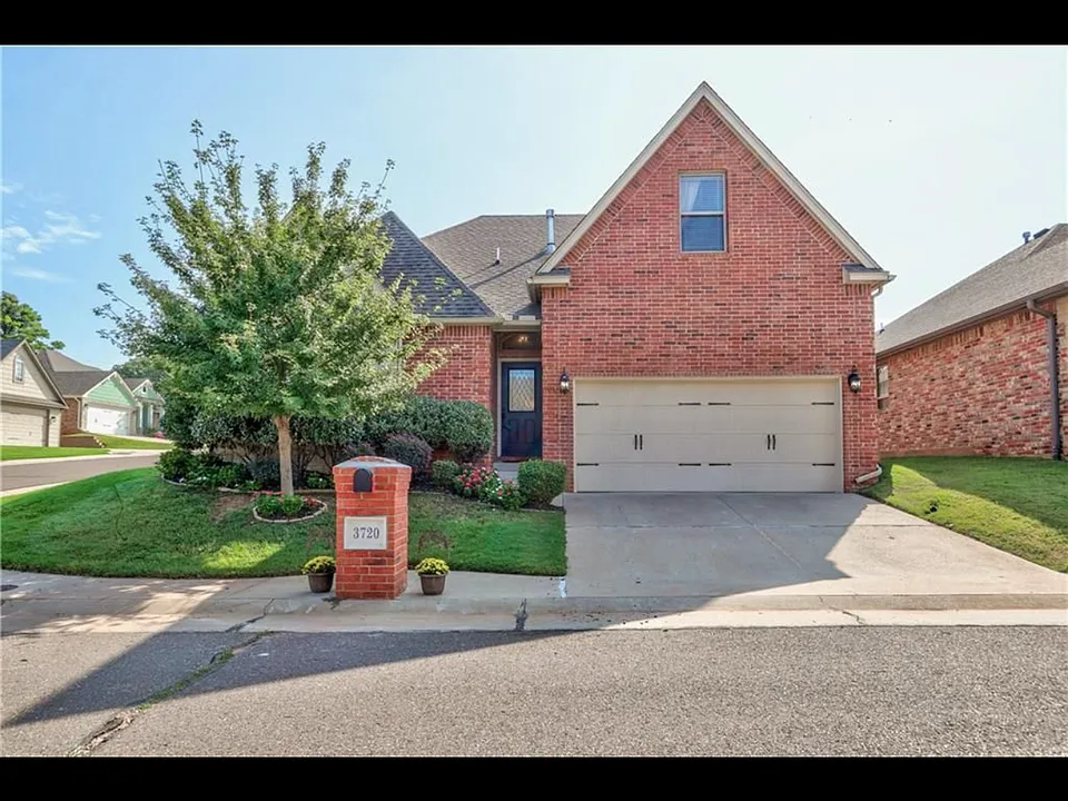 3720 Oakridge Cir
