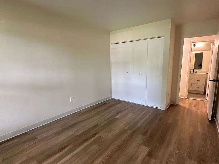 University Park Apartments near Cornell University — Photo 355