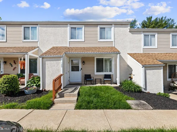 145 Roskeen Ct, Phoenixville, PA 19460