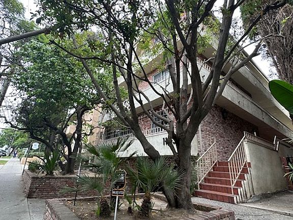 3rd image of 11930 Montana Ave APT 204