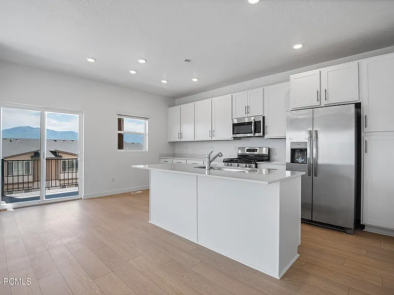 2377 N Wildwood Ln — Photo 4