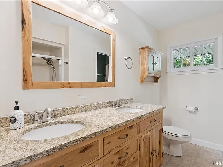 2860 E Coon Lake Rd — Photo 12
