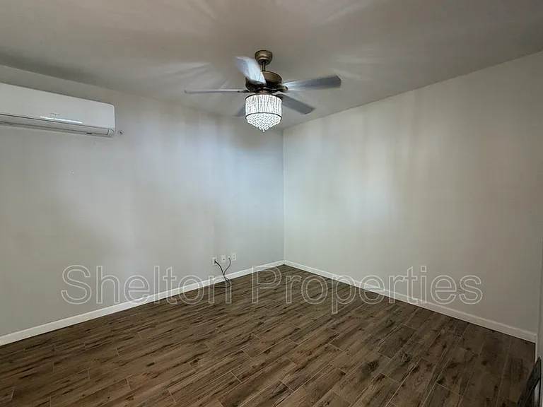 2514 E Fairmount Ave — Photo 33