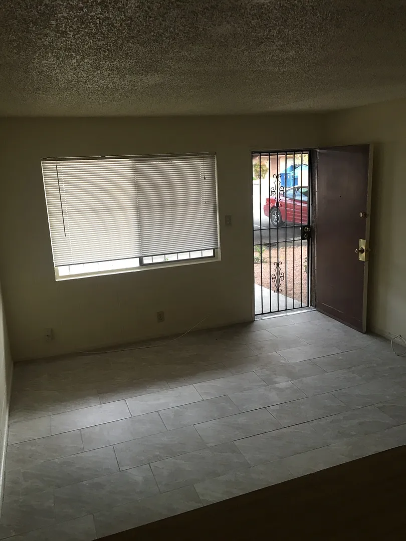 1 Bedroom Condo In Central Las Vegas — Photo 2