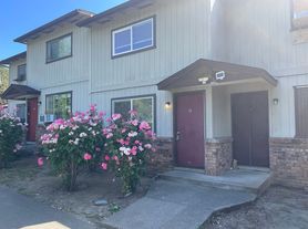 2024 NE Fairview Ave, Grants Pass, OR