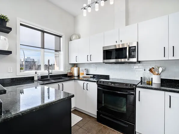 10905 109th St NW #302, Edmonton, AB T5H 3C2