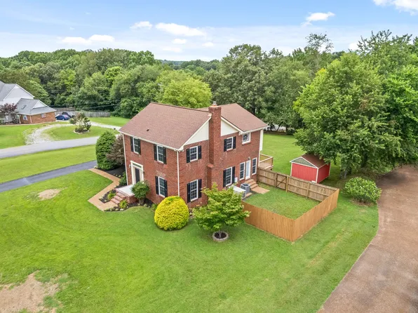 120 Baldridge Dr, Cottontown, TN 37048