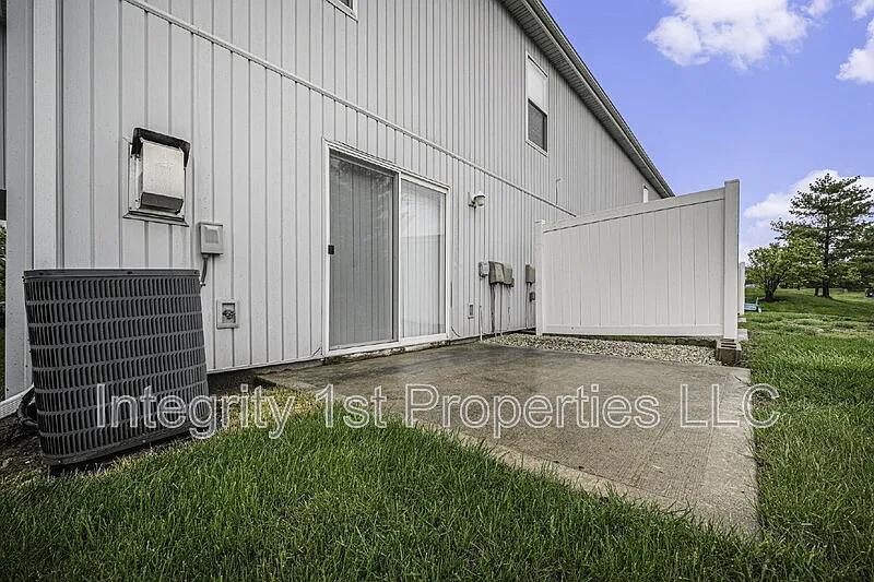 3 bed, 2.5 bath, 1516 sqft, $1,725 — Photo 4
