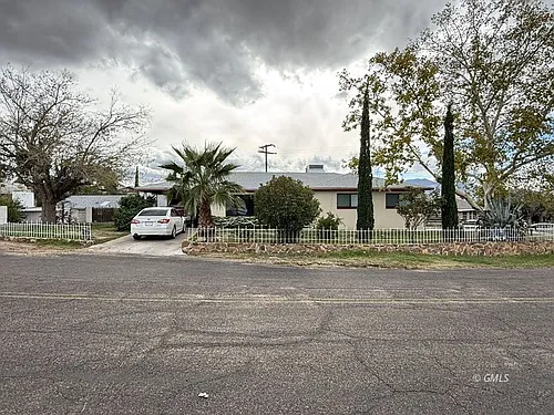 1320 E Bailey St Photo 1