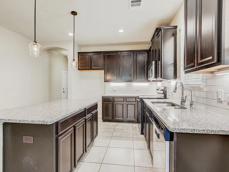 356 Quarry Ln — Photo 10