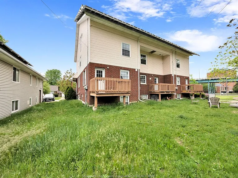2929 Donnelly St — Photo 40