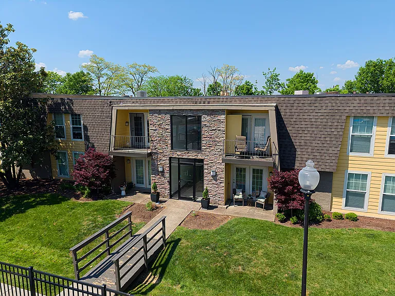 District at Hurstbourne — Photo 35
