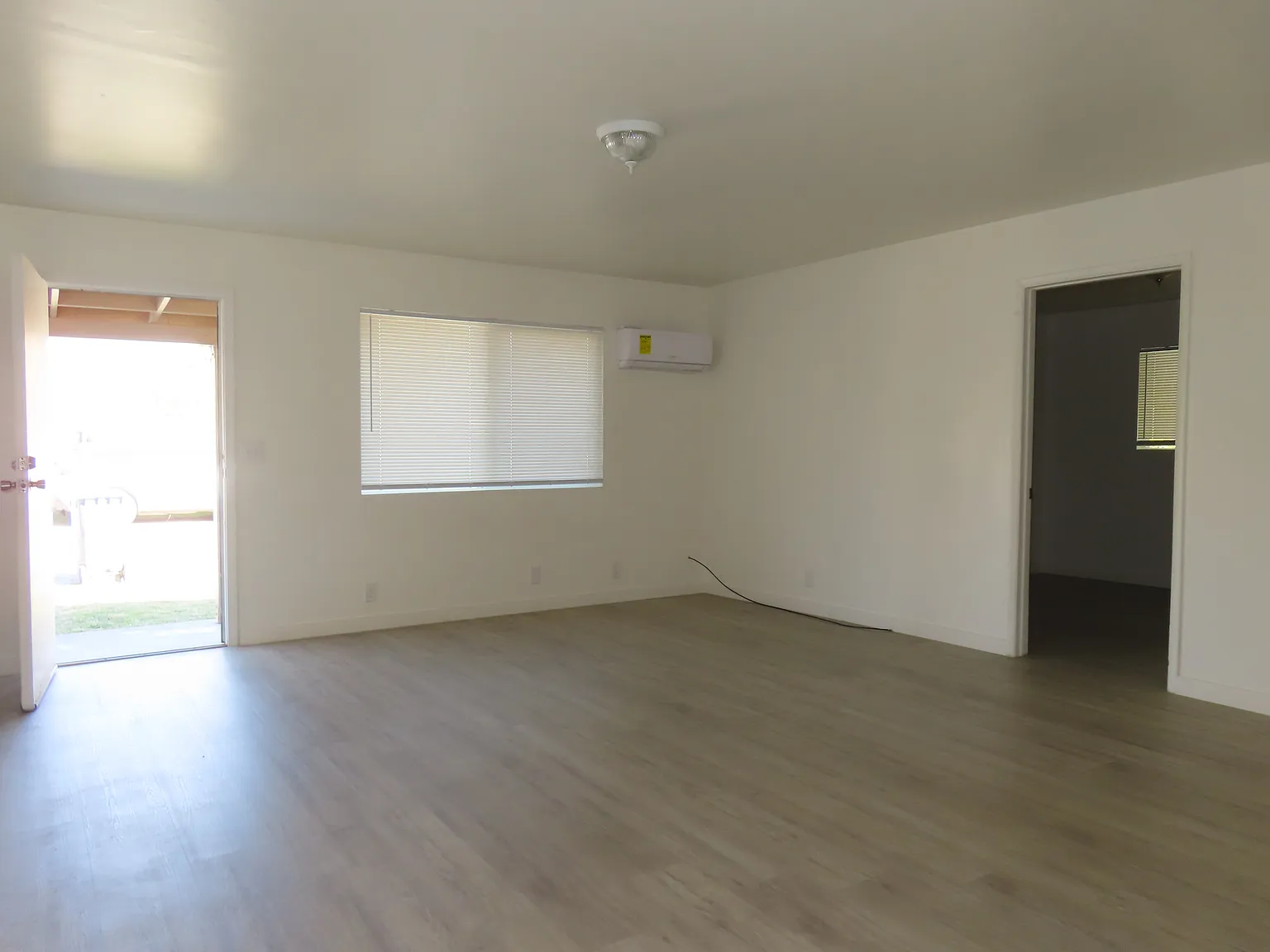 1 bed, 750 sqft, $1,100 — Photo 3