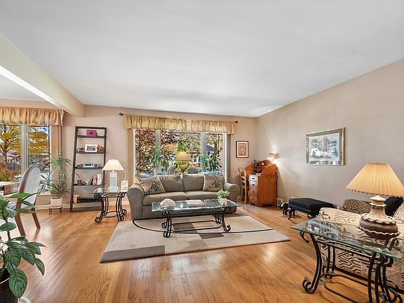 3rd image of 3325 Capitol St