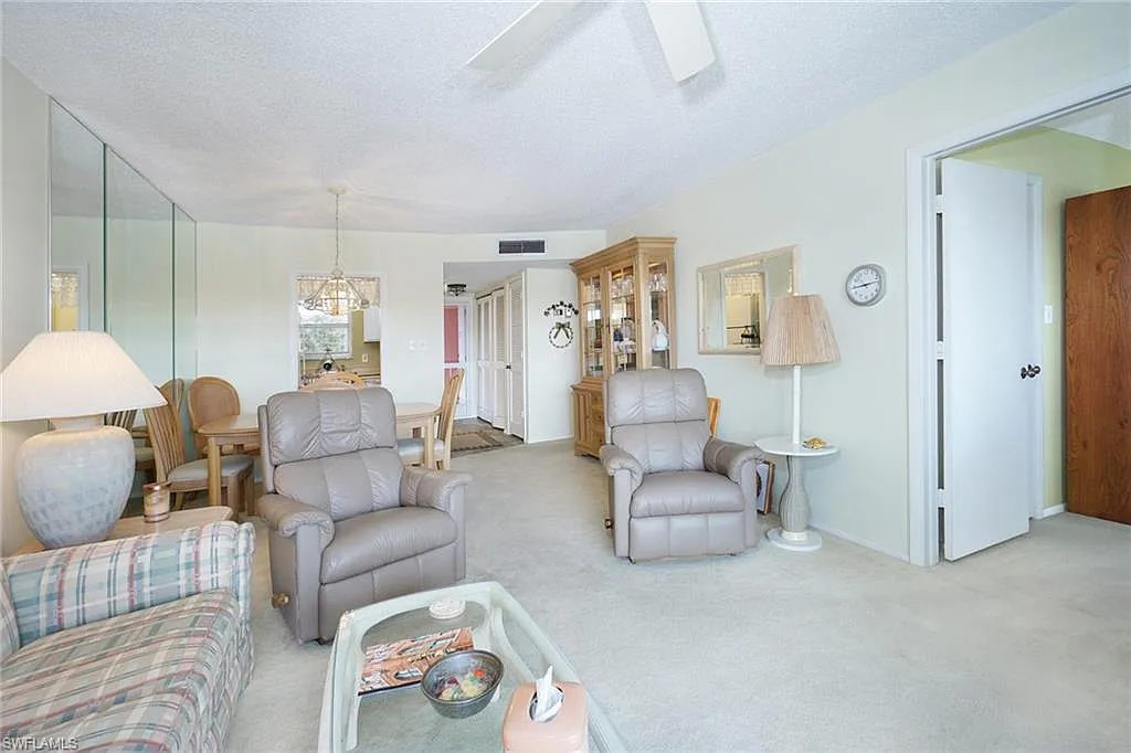 2 bed, 1000 sqft, $2,100 — Photo 3