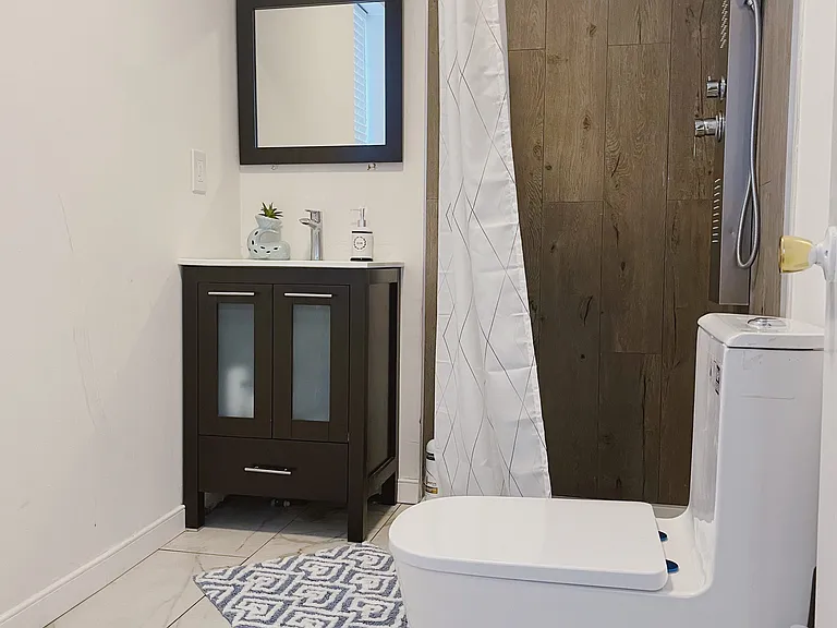 1725 Bainbridge St #2R — Photo 11
