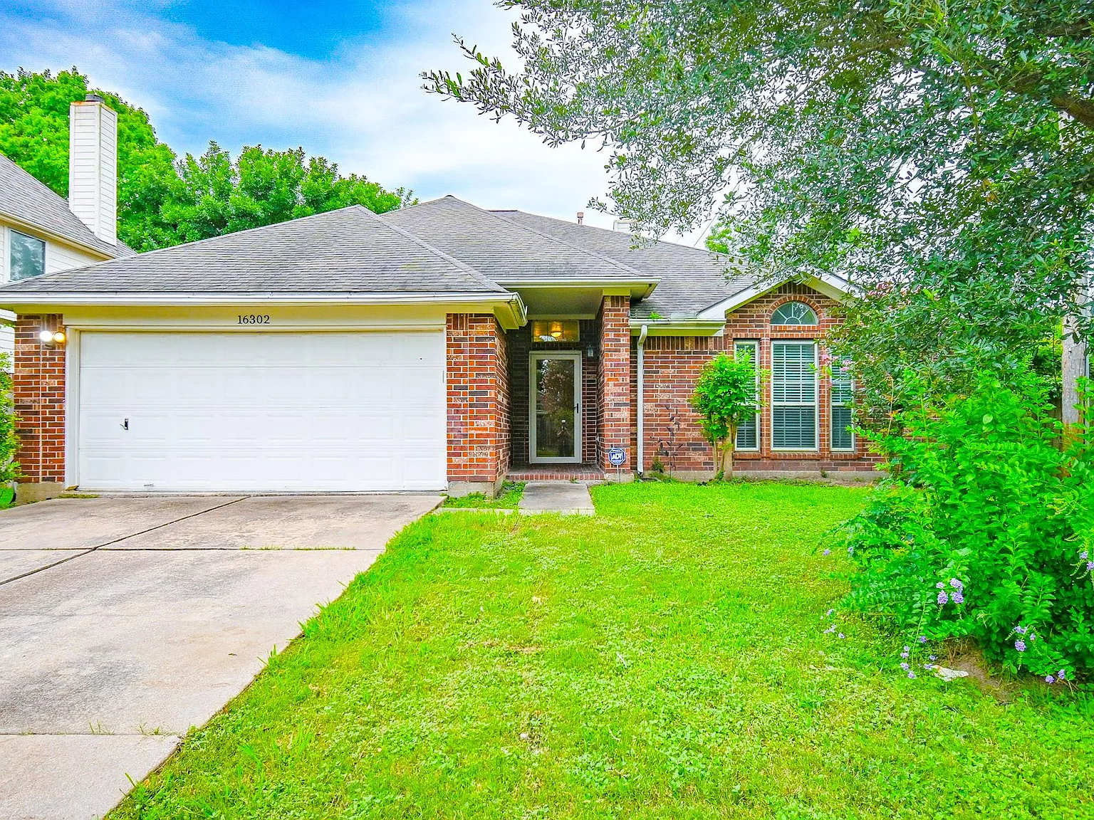 3 bed, 2.0 bath, 2164 sqft, $1,995 — Photo 4
