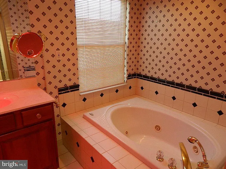 1301 Colonial Club Dr — Photo 17