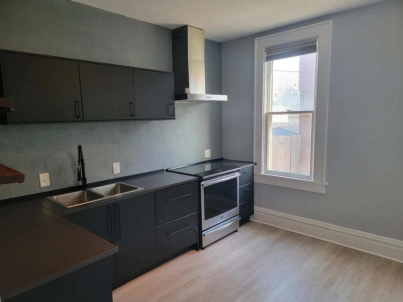 1106 E Whittier St - A — Photo 2