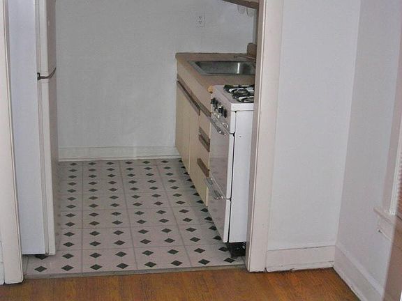 5th image of 518 W Cornelia Ave #2N