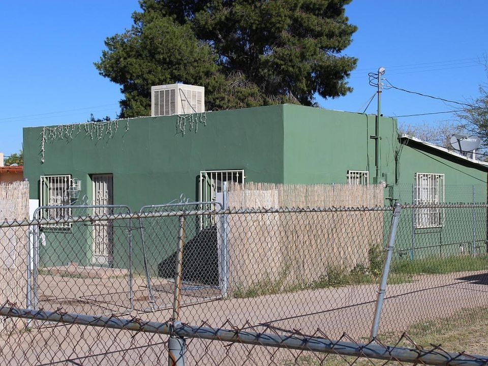 1st image of 132 W Lincoln St