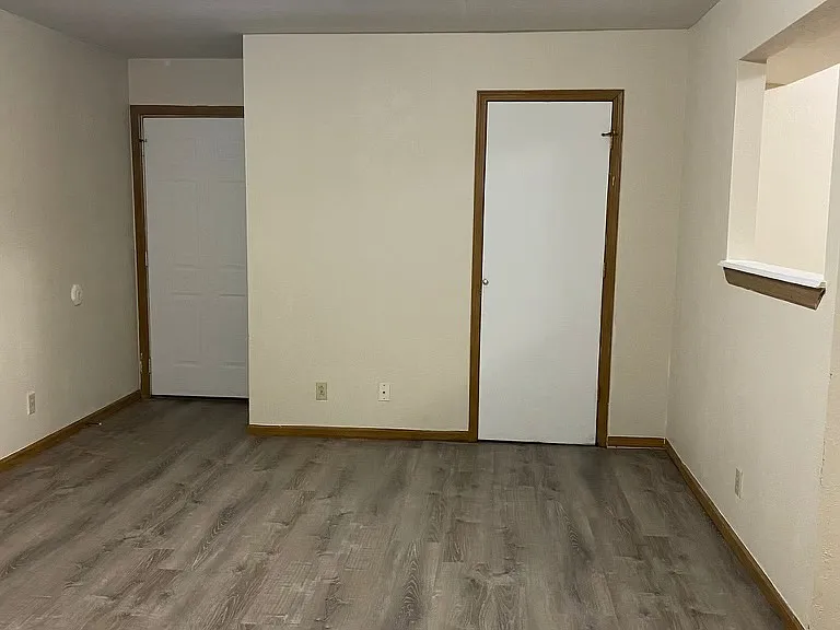 Pine View Apartments — Photo 18