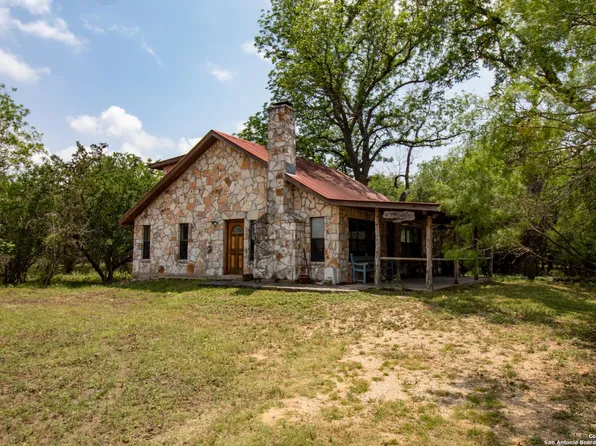 3506 CR 348, ConCan, TX 78838