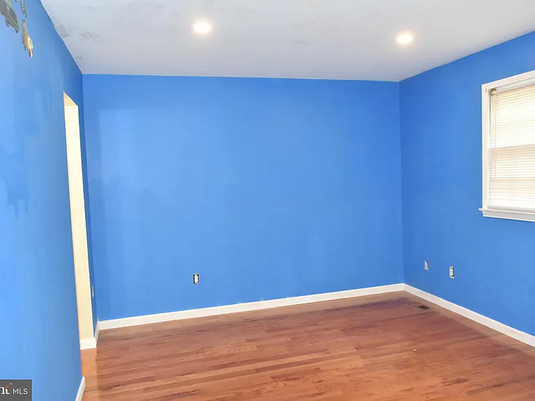 4557 King Edward Ct — Photo 34