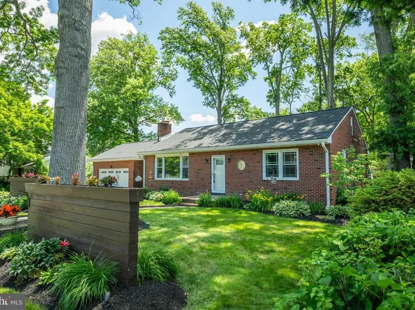 389 W Palmer St, Morrisville, PA 19067