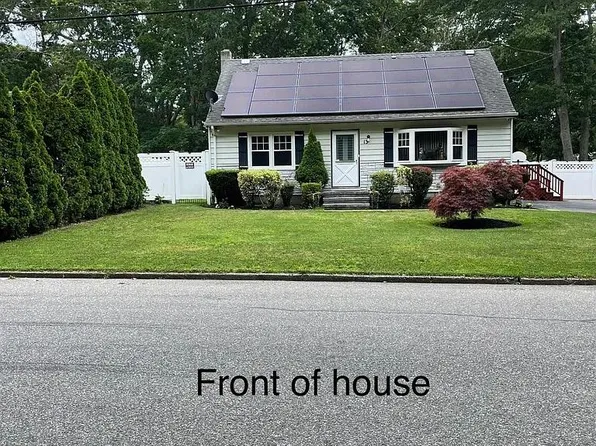 13 Oakland Drive N, Riverhead, NY 11901