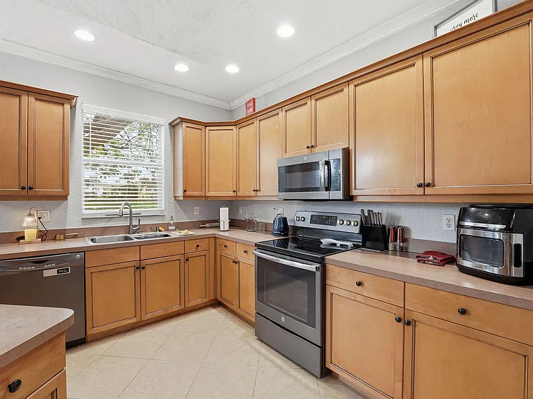 2753 Misty Oaks Cir — Photo 18