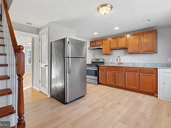 3rd image of 801 Seckel Ct