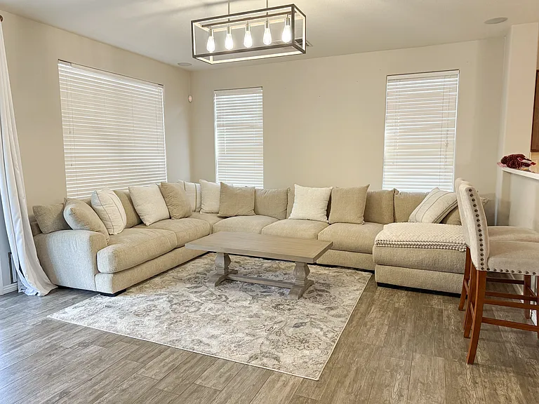 3916 E Kesler Ln — Photo 5