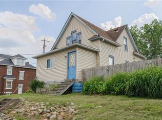1068 Shannon Ave, Barberton, OH 44203