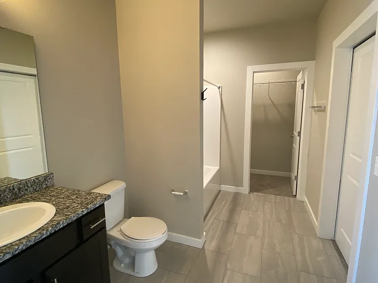 3237 W Sexton St — Photo 4