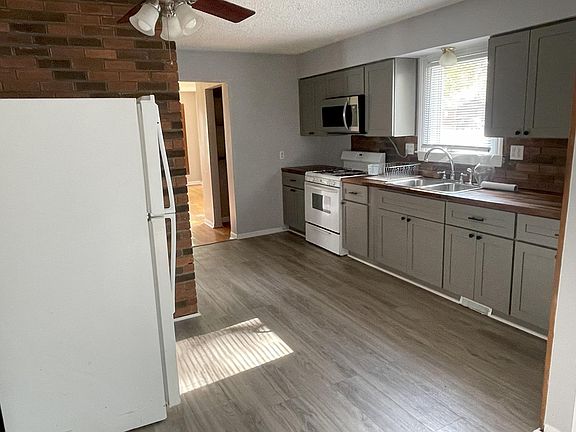 4th image of 20248 Annapolis St