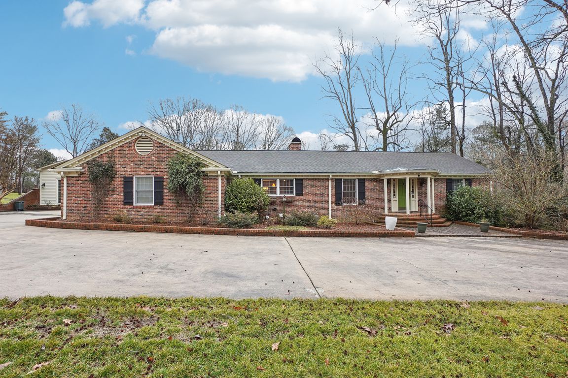Crestlin Dr-001.jpg