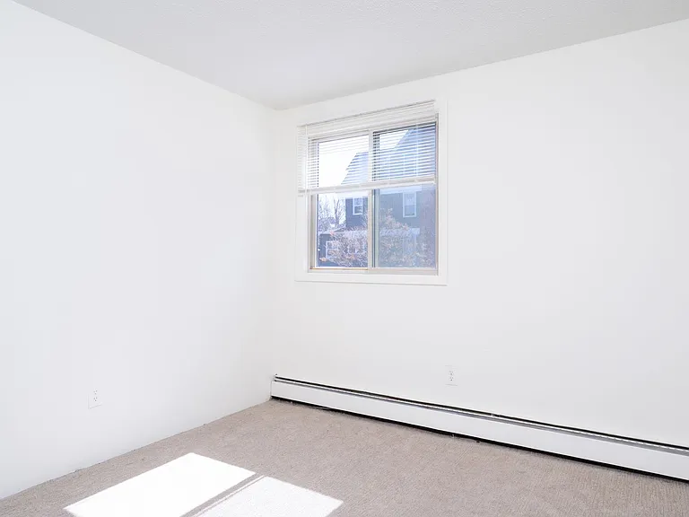 2122 Grand Ave S — Photo 22