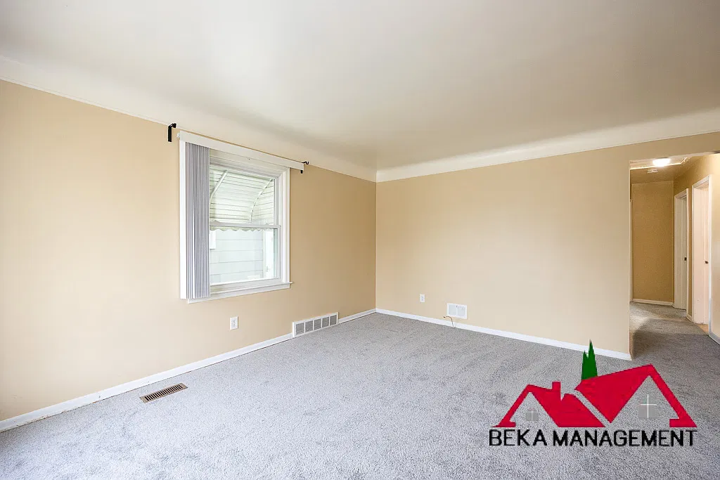 3 bed, 900 sqft, $1,400 — Photo 2